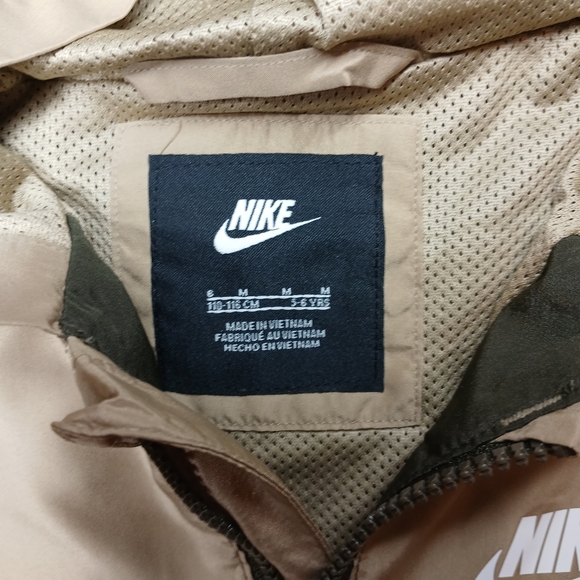 Nike Boys Dri-Fit Windbreaker Jacket | Cargo Khaki Tan | Size 6 | NWT - Picture 8 of 10